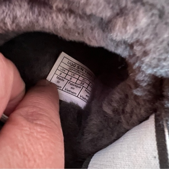 UGG CHARCOAL FLUFF YEAH SLIDE SHEEPSKIN SLIPPER SANDALS, WOMEN US Size 8 - Picture 13 of 16